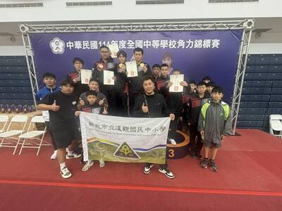 國男自由式團體冠軍圖片